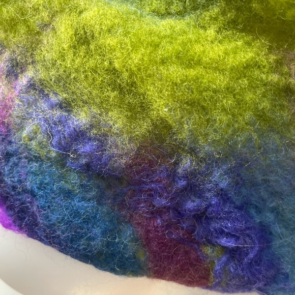 Hand crafted merino wool felted scarf - Picture 2 of 6